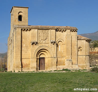 La iglesia de Santa Mar&iacute;a de la Piscina vista desde el sur