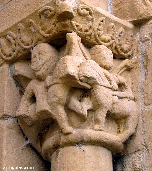 Capitel con guerreros en liza
