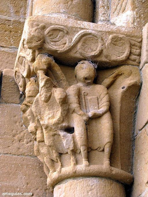 Otro de los capiteles