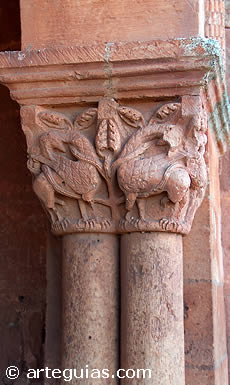 Capiteles con grifos