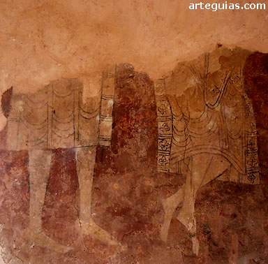 Piernas de dos personajes cuyas  figuras se han perdido