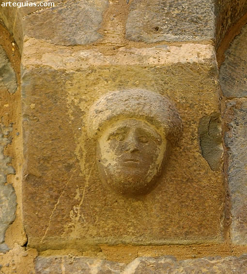 Ménsula con cabecita humana