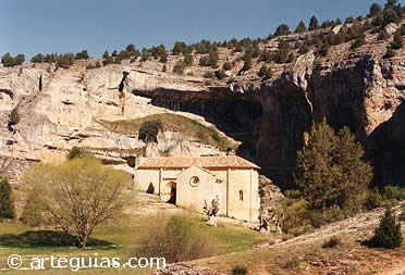 La Ermita de San Bartolom&eacute; est&aacute; construida en un lugar extraordinario