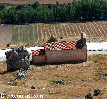 Ermita de San Miguel desde el castillo de Gormaz