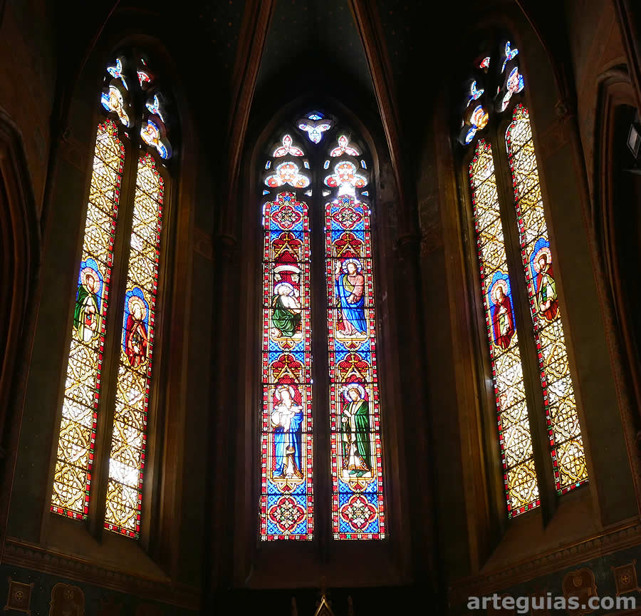 Ventanales del ábside principal