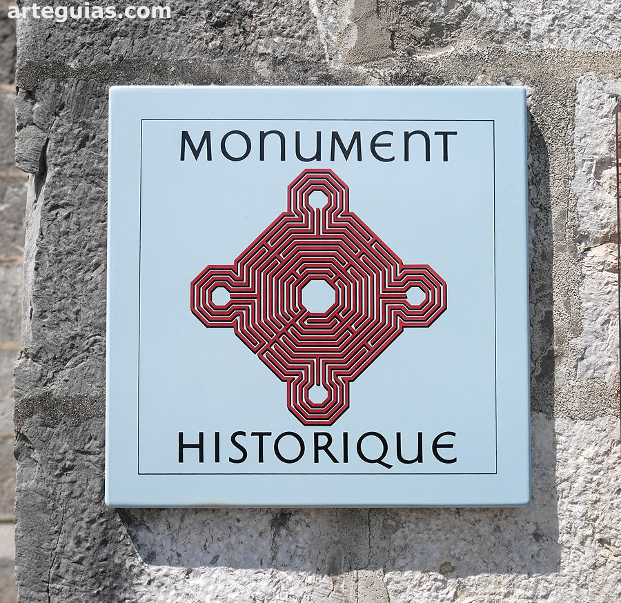 La iglesia de Saint-Pierre está declarada Monumento Histórico de Francia