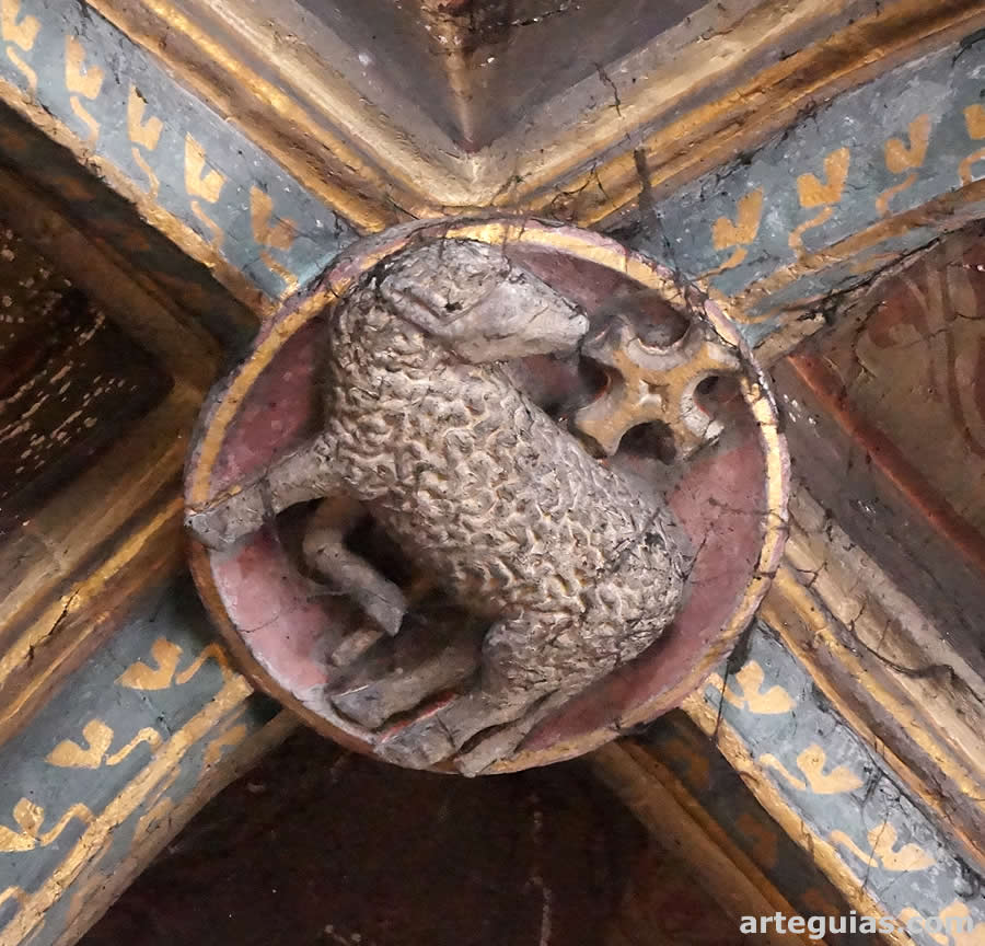 Clave de bóveda con un Agnus Dei