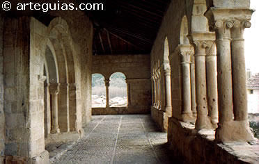 Galer&iacute;a porticada de la iglesia de Pinilla de Jadraque