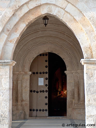Entrada a la iglesia