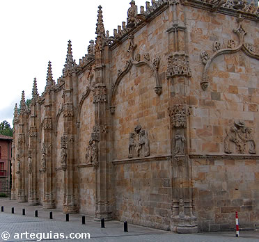 Exterior del claustro de San Miguel Arc&aacute;ngel de O&ntilde;ate