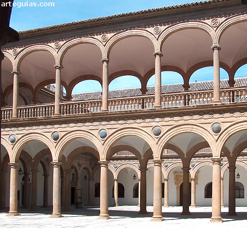 Arquerías de los patios del Hospital de Tavera, Toledo