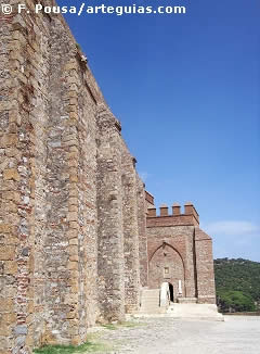 Muro sur de la iglesia de Nuestra Señora del Mayor Dolor, Aracena. Huelva