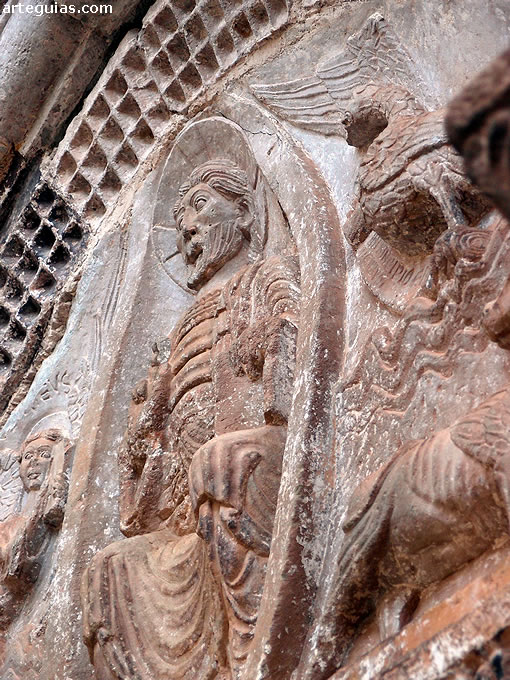Tímpano de la puerta de la iglesia de El Salvador de Agüero