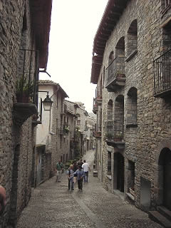 Calles del casco antiguo de A&iacute;nsa