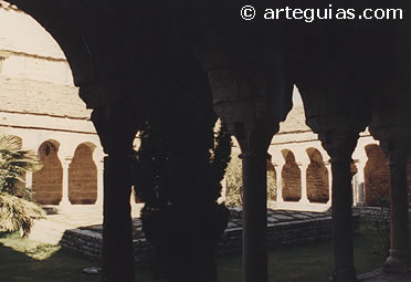 Claustro rom&aacute;nico de la catedral de Roda de Is&aacute;bena