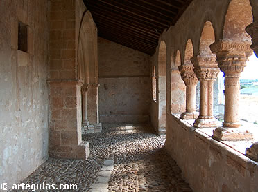 Imagen de la puerta y la galer&iacute;a