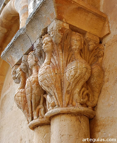 Capitel con arp&iacute;as