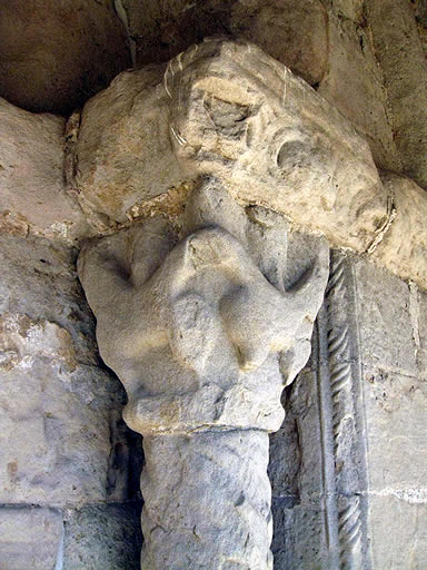 Capitel con figuras zoomorfas