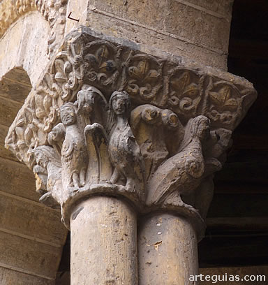 Capiteles de la galer&iacute;a sur: sirenas ave