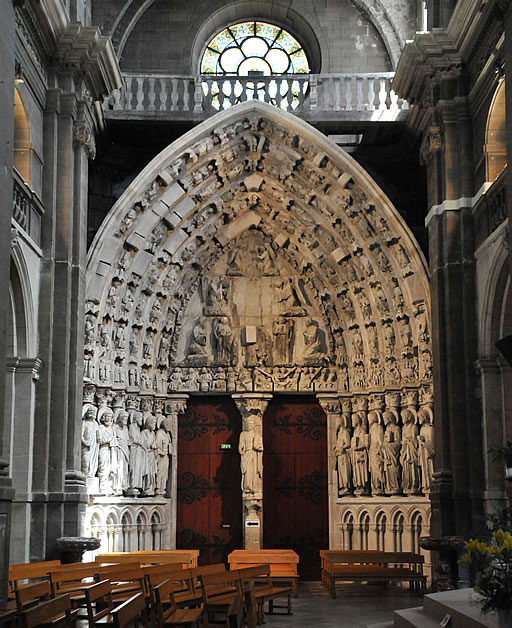 La Puerta de los Apóstoles de la Catedral de Dax