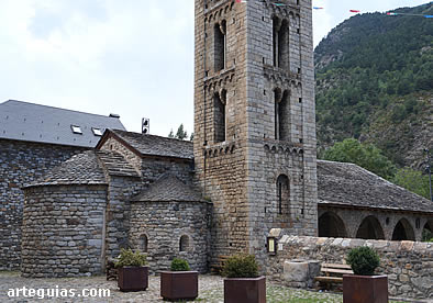 La iglesia desde el norte