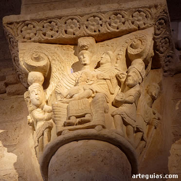 Capitel con la Adoraci&oacute;n de los Reyes Magos