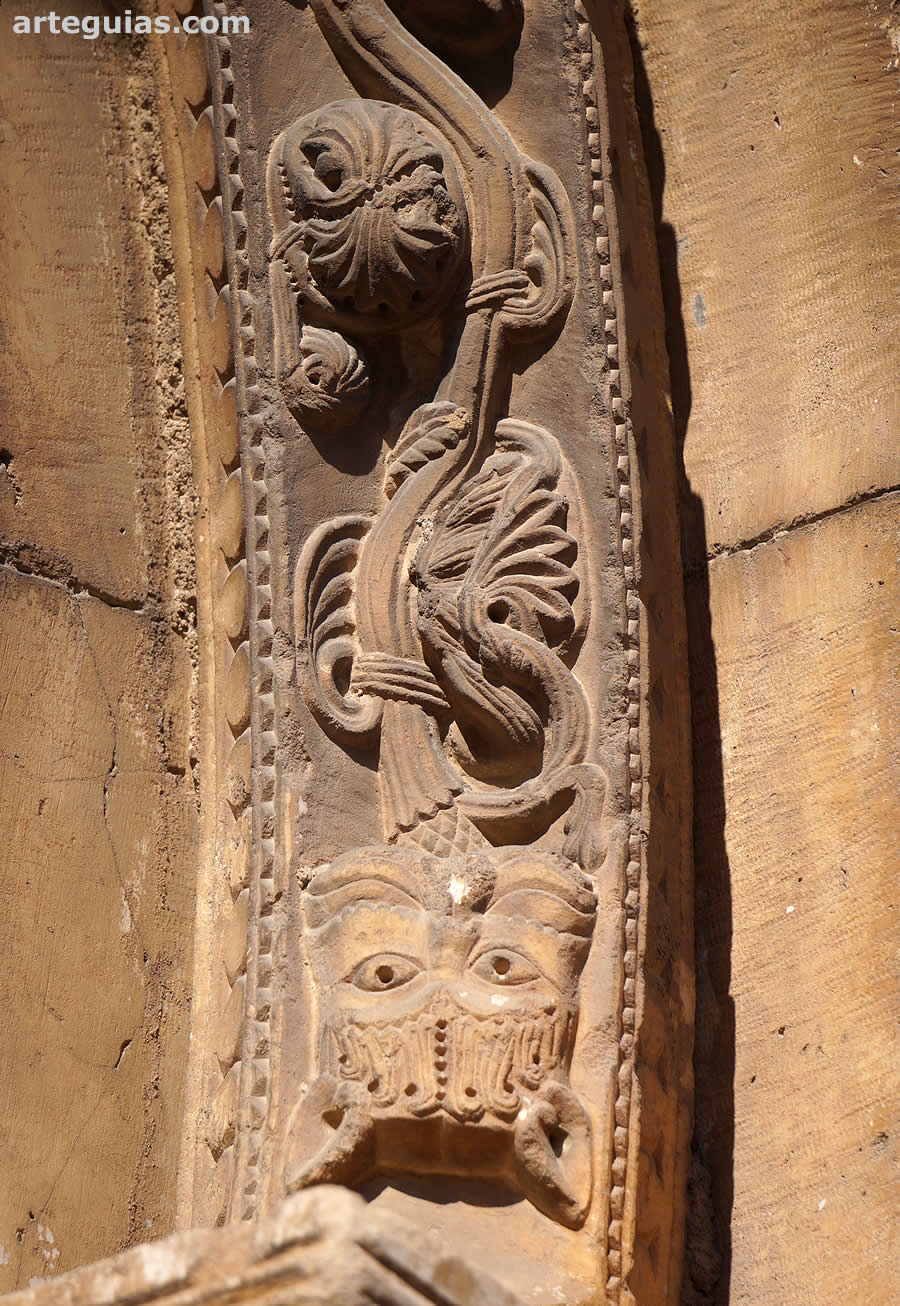 Decoraci&oacute;n de la portada rom&aacute;nica