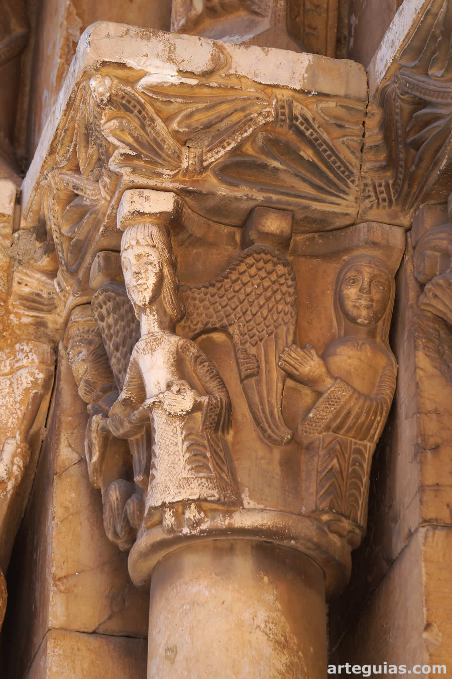 Una mujer, un &aacute;ngel y un mono