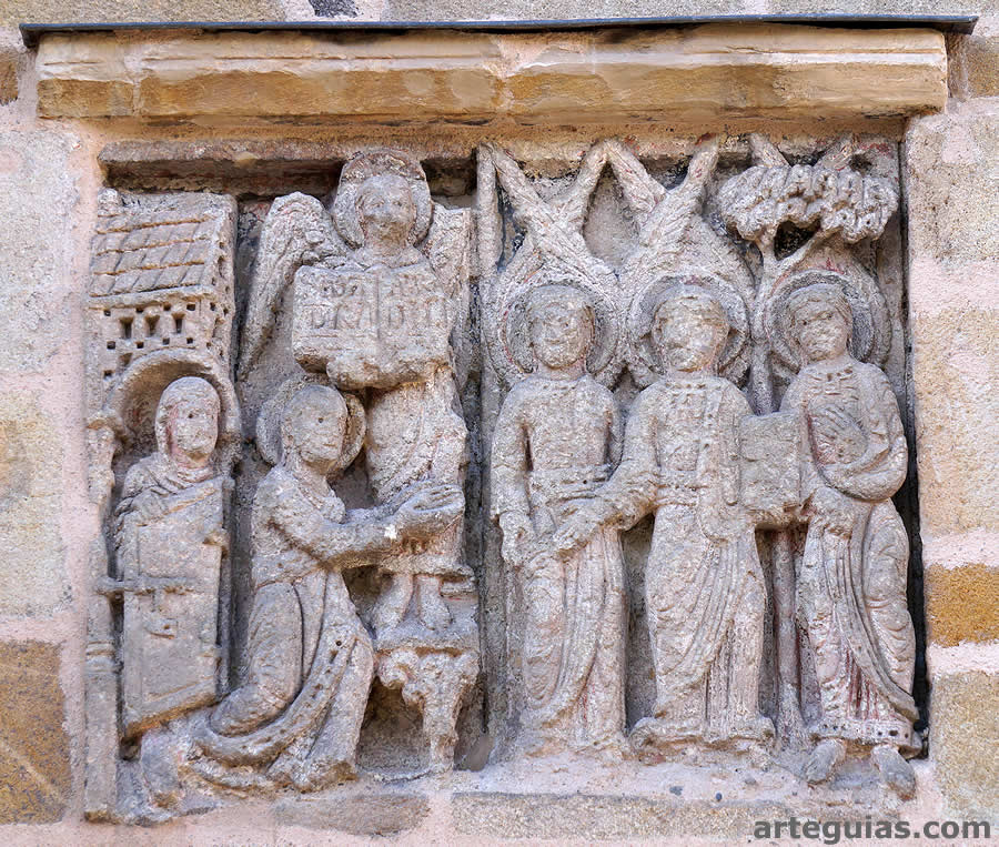 Relieve de la fachada norte: TEofanía del Encinar de Mambré