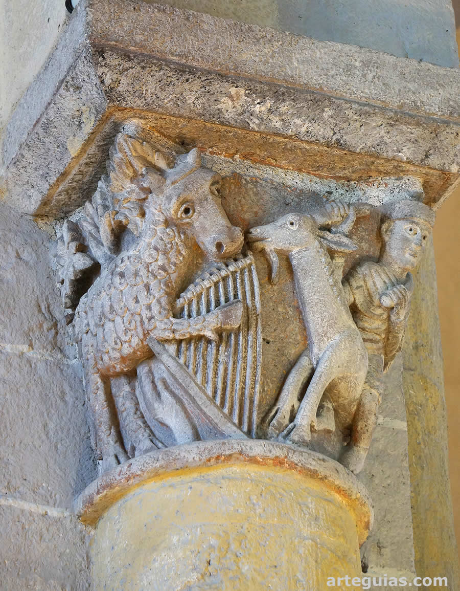 Capital del asno tocando la lira