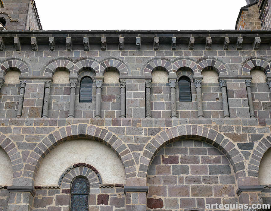 Arquerías murales laterales del exterior
