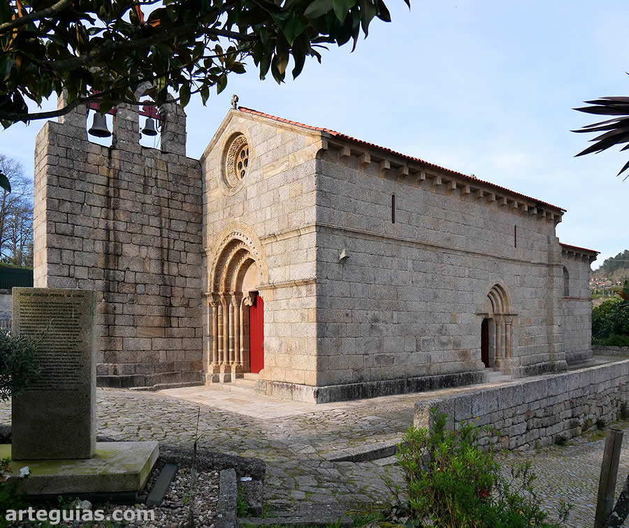 Iglesia del Salvador de Tabuado, Portugal. Vista desde el suroeste