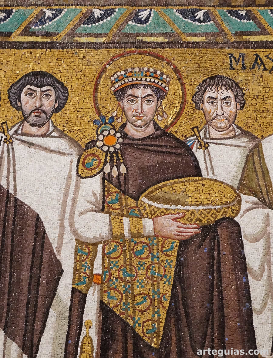 Primer plano del mosaico que muestra al emperador Justiniano