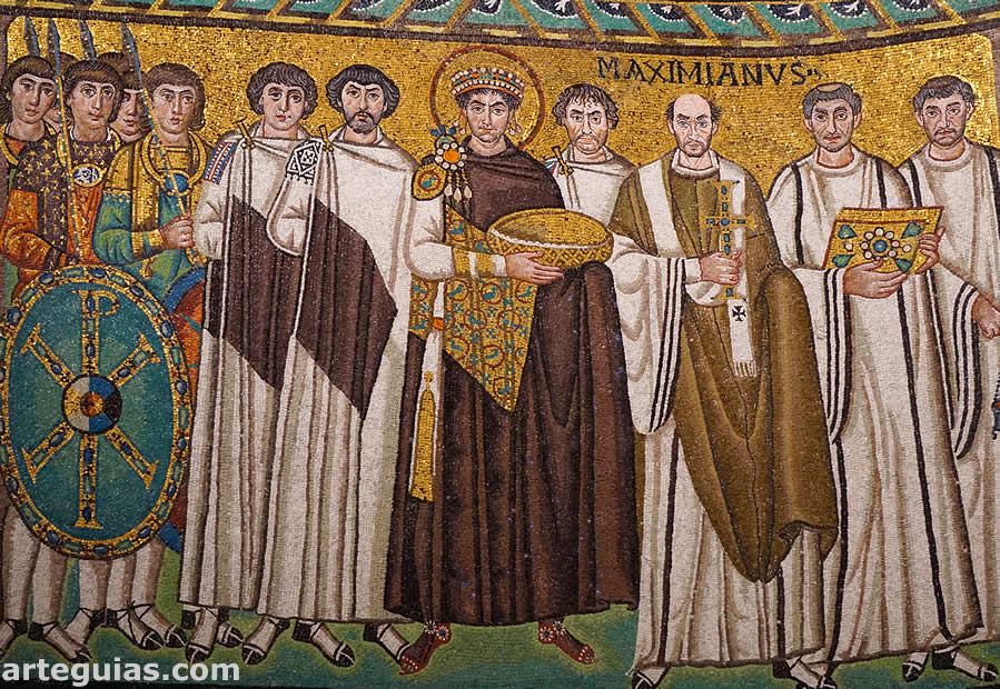 Mosaico de Justiniano y su séquito, uno de los mosaicos más famosos de San Vital