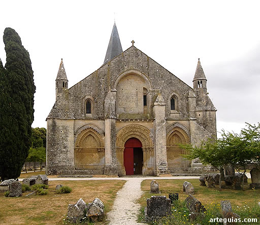 Saint Pierre d'Aulnay: fachada oeste