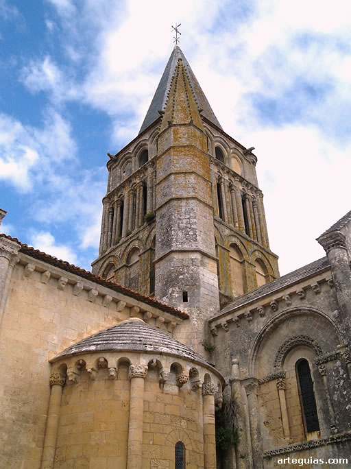 Saint Pierre d'Aulnay: torre sobre el crucero