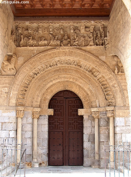 Preciosa portada meridional de la iglesia de Santa María de Carrión