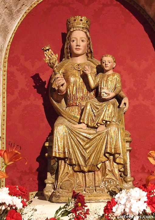 Imagen pétrea policromada de Nuestra Señora del Camino o de las Victorias