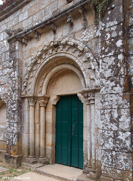 Santa Mar&iacute;a de Melide: puerta sur