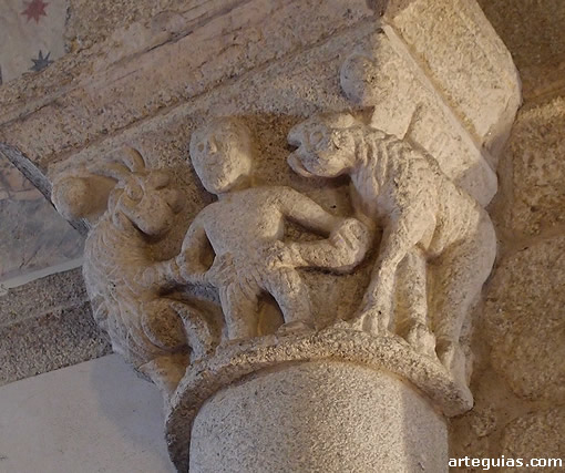 Capitel del arco triunfal