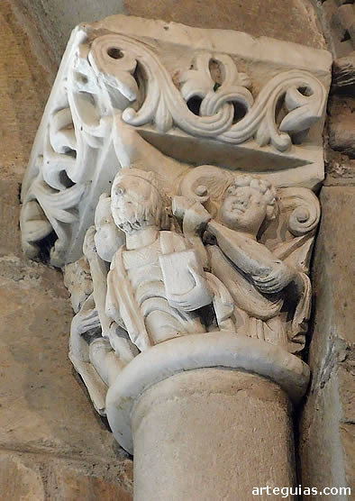 Capitel interior