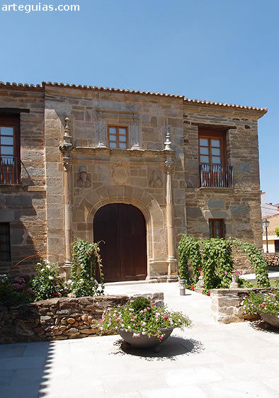 Palacio anejo a la iglesia