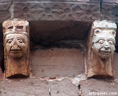 Curiosos canecillos