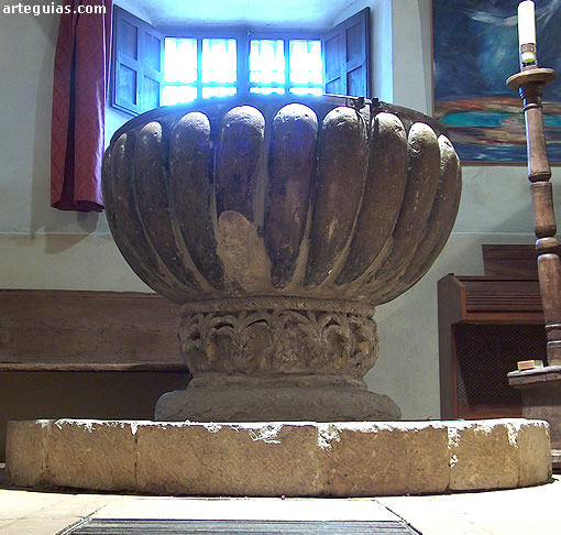 Sotosalbos: pila bautismal