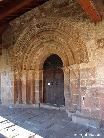 Puerta de la iglesia de Jaramillo de la Fuente