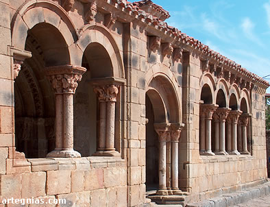 Jaramillo de la Fuente: galer&iacute;a porticada