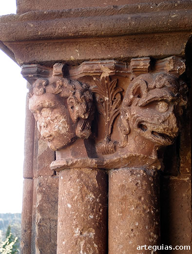 Pareja de capiteles