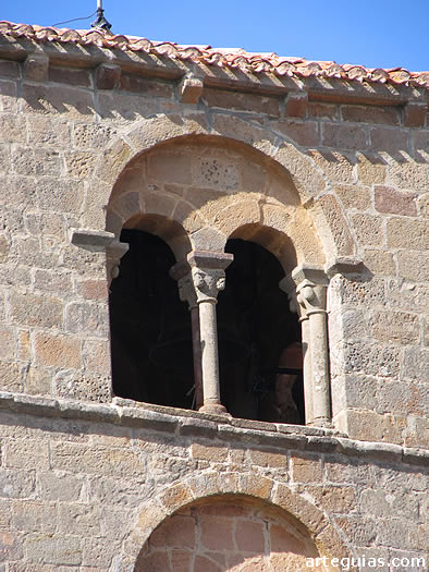 Hueco de campanas de forma ajimezada