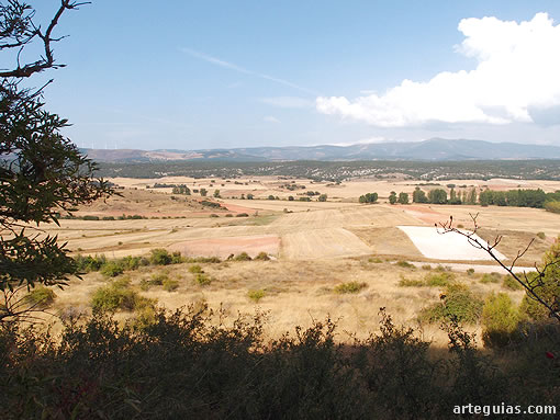 Vista de las Tierra de Lara y la Sierra de la Demanda desde la iglesia de Lara de los Infantes