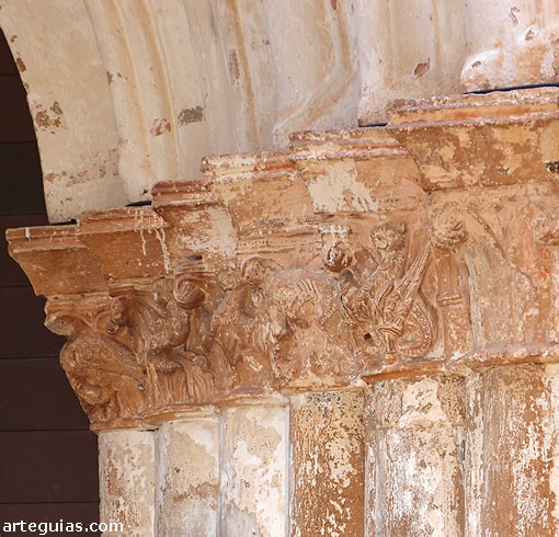 Capiteles de la puerta oeste